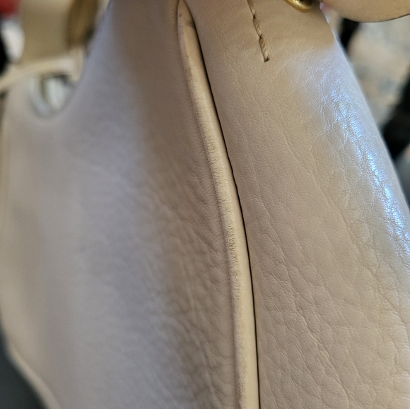 Dooney and Bourke vintage Ivory pebbled medium hobo shoulder bag. - Picture 12 of 16